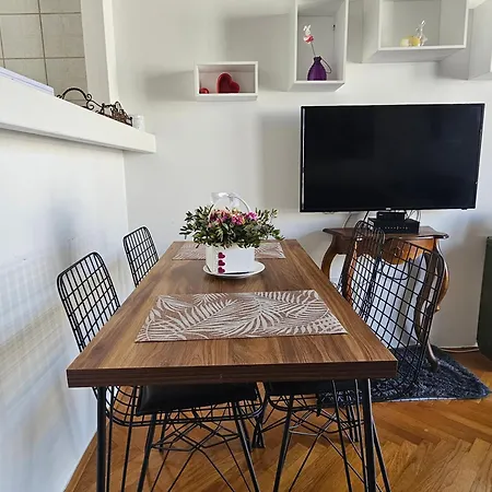 Tina's Cozy Nest דירה